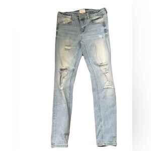 id:23 Women's  Light Blue Ripped Skinny Jeans size 25